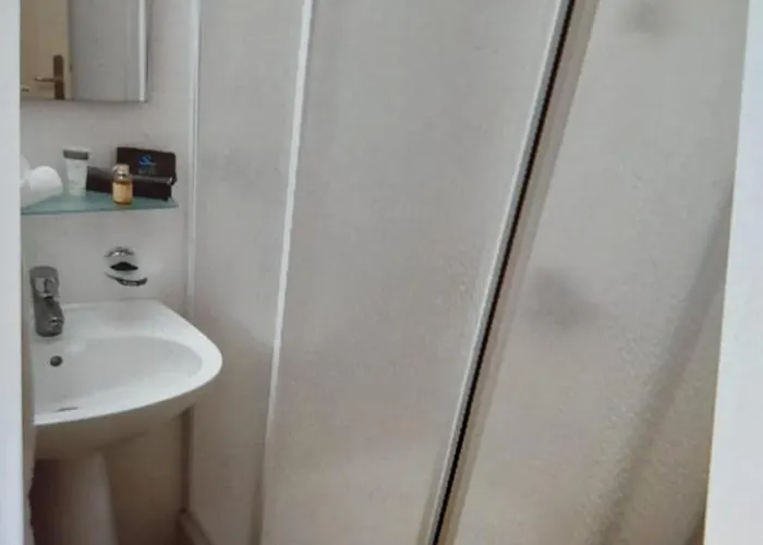 Beautiful 1-bed House Apartment *