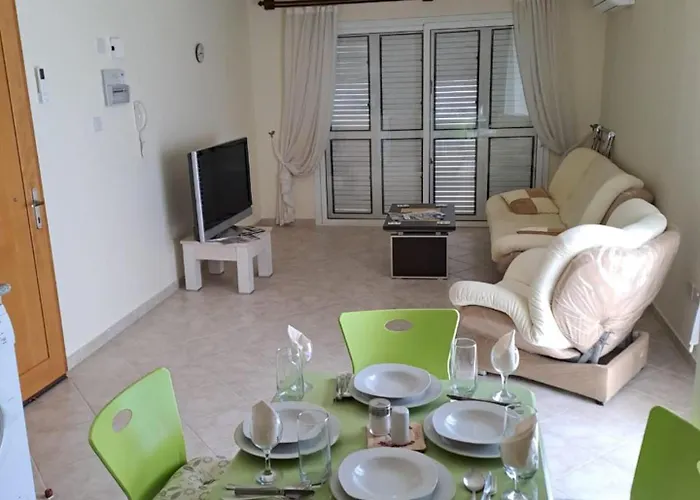 アパート Beautiful 1-bed House Aglantzia